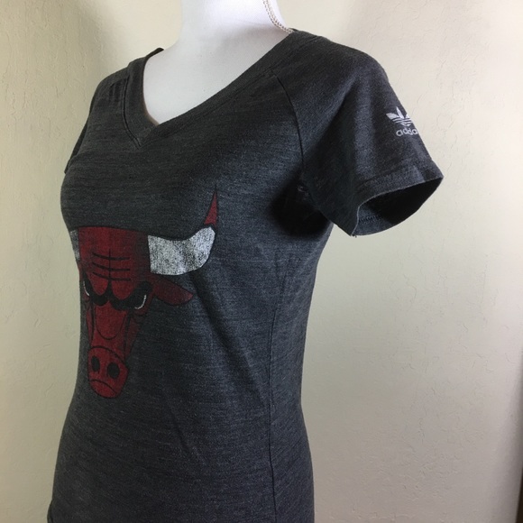 Adidas Chicago Bulls V-Neck T-Shirt Top - Picture 4 of 8